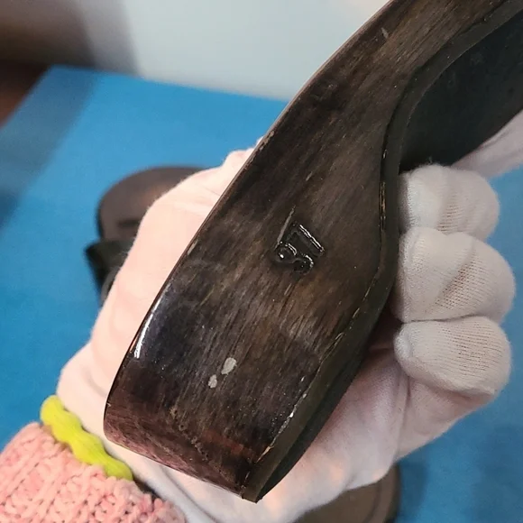 Chanel 2004 Collection Slides - Picture 13 of 14